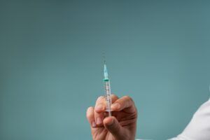 doctor-holding-an-injection-with-a-needle